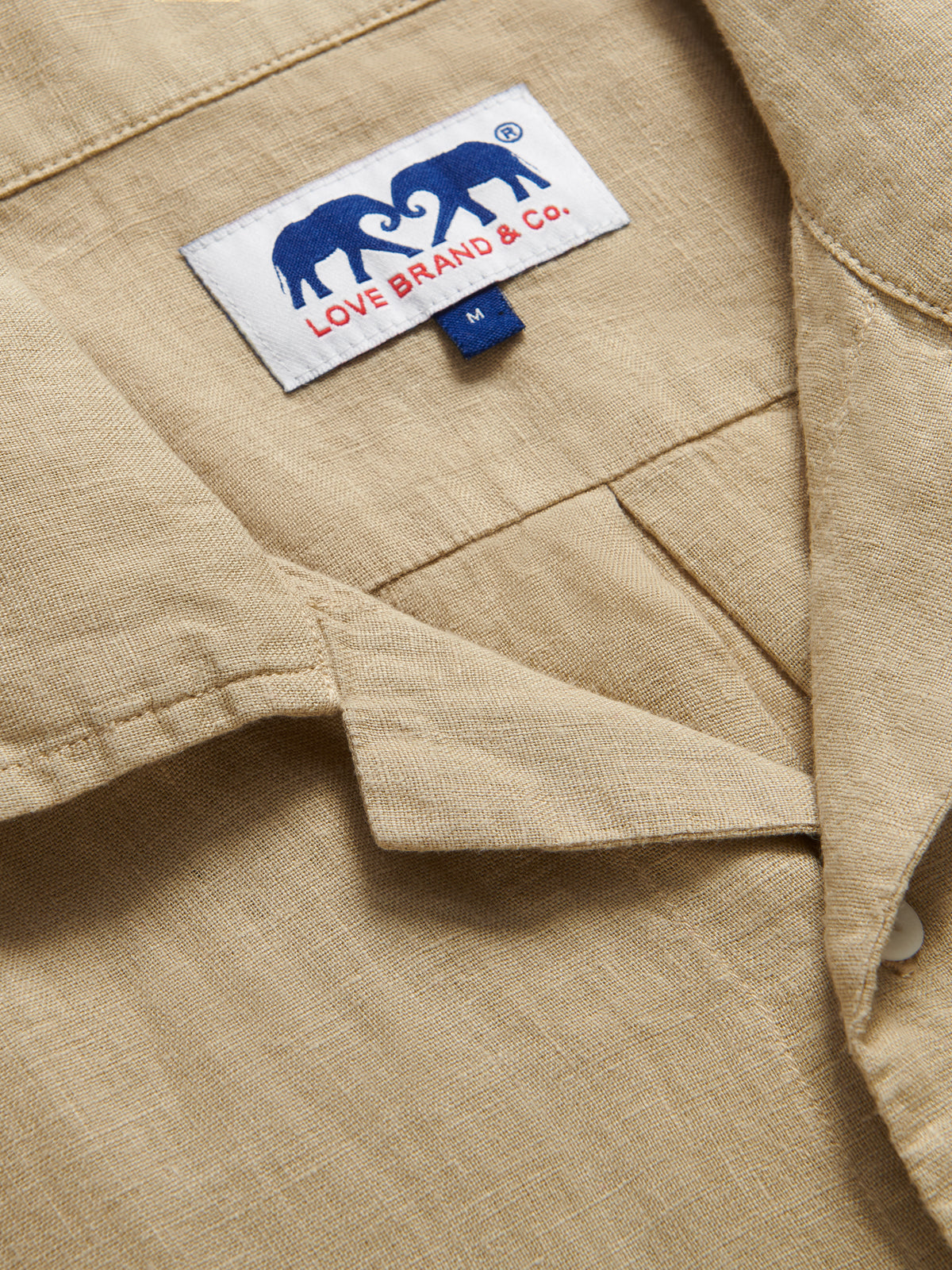 Detailed view of Men's Coconut Arawak Linen Shirt collar.