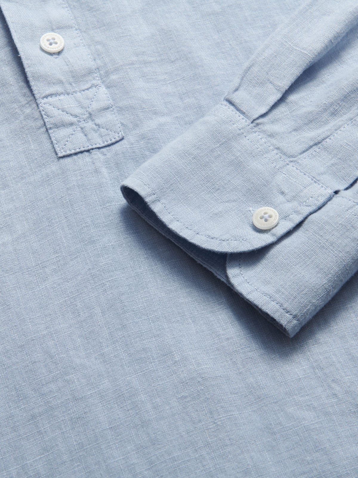 Hoffman Sky Blue mens Linen Shirt. Close-up view of our half button-up blue linen shirt.