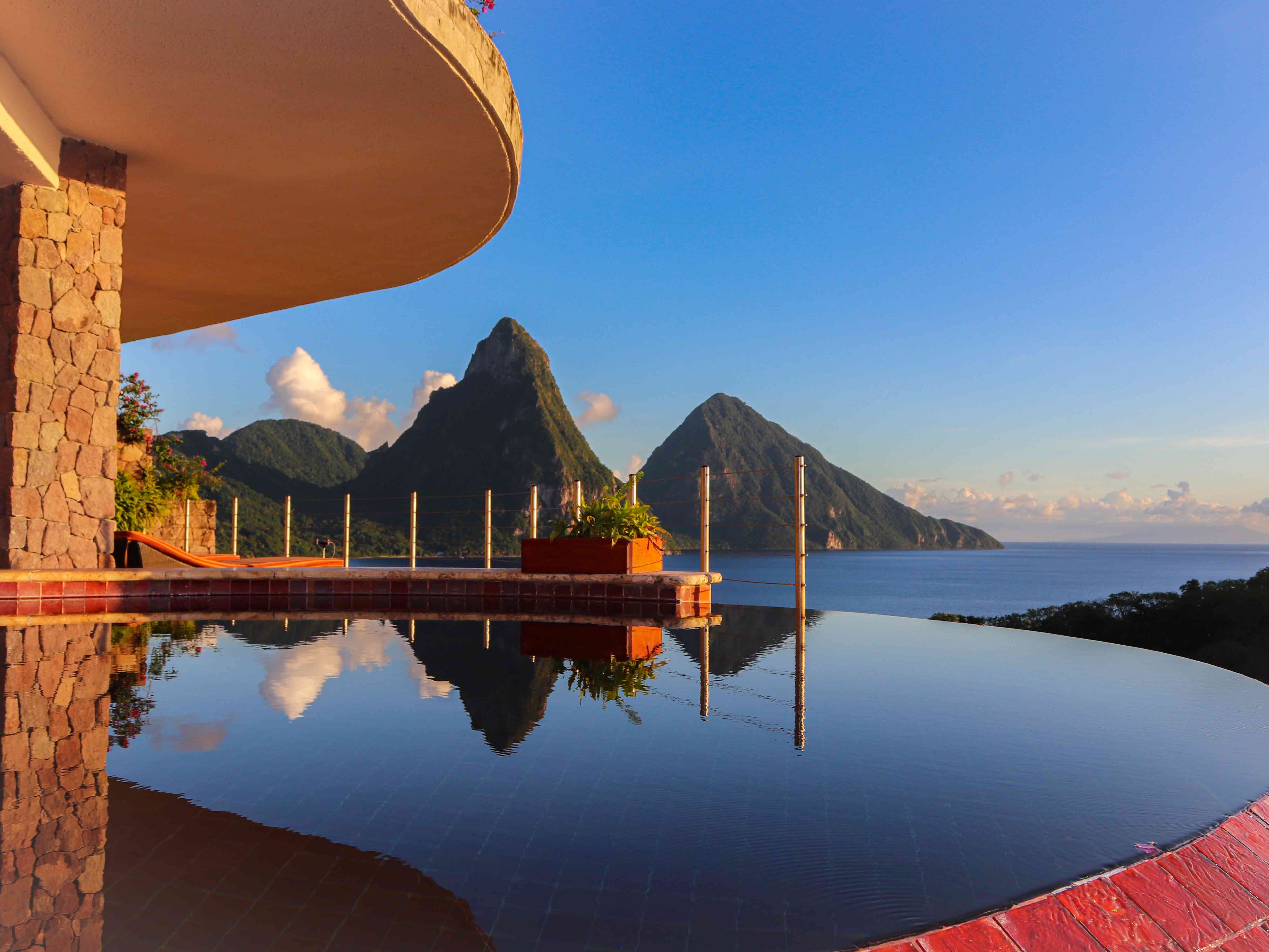 Jade Mountain swimming pool