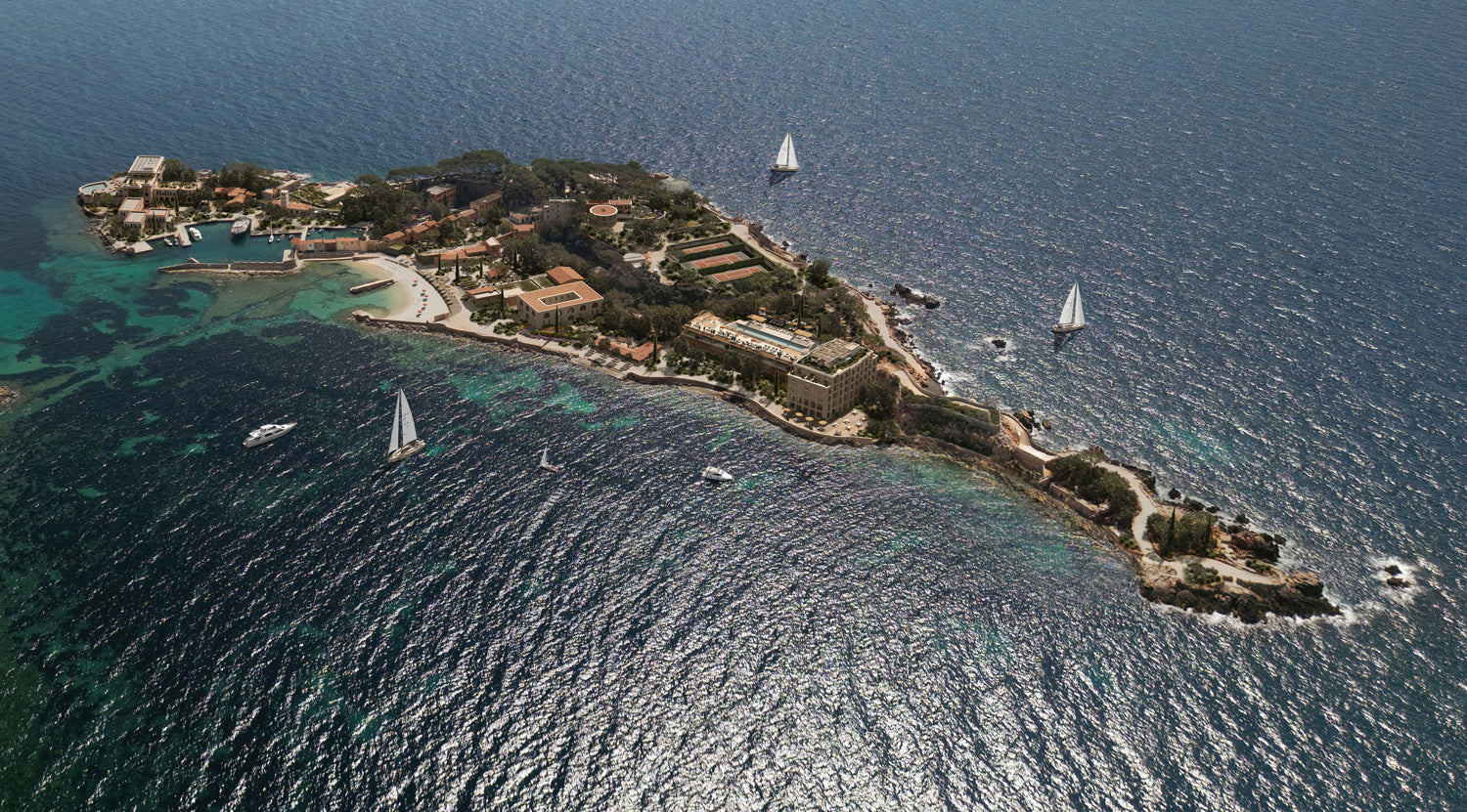 Zannier ile de Bendor Island with buildings and sailboats in the water