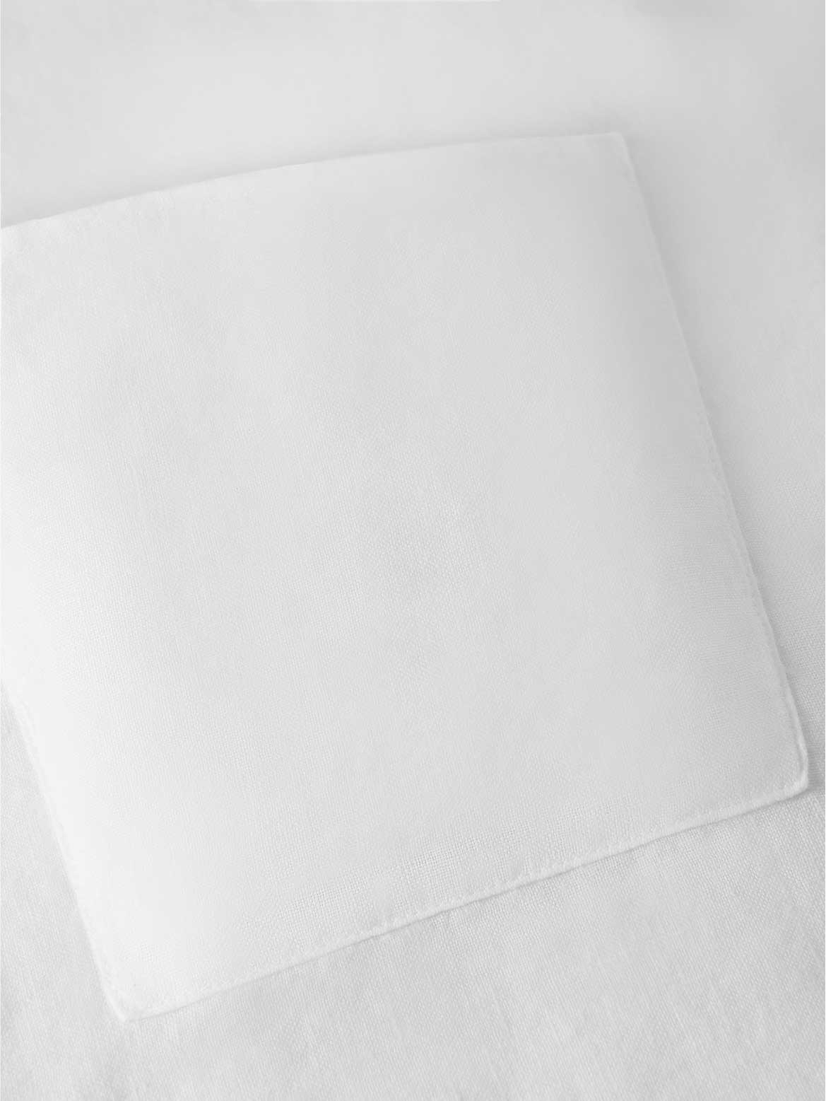 Close-up of the pocket on a white beach dress.