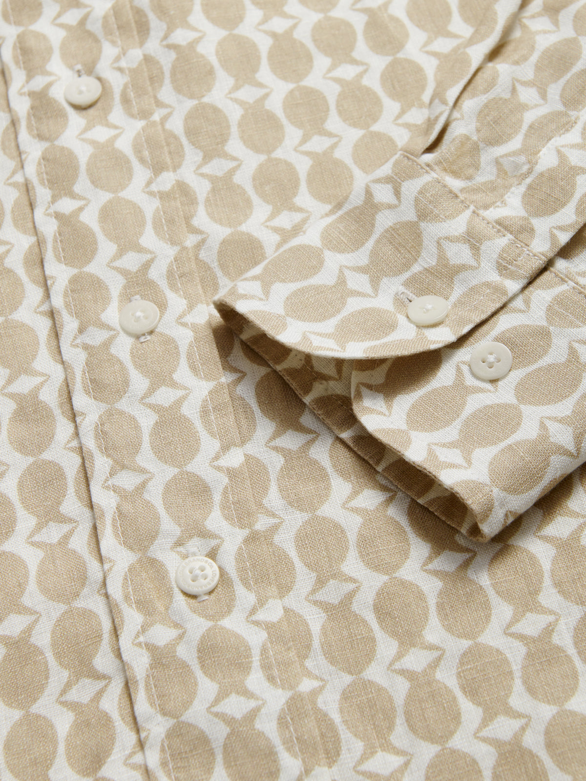 Men's Pina Colada Abaco Linen Shirt cuff details. Linen men’s shirt fabric close-up.