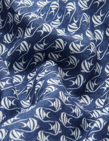 Close-up view of the deep blue linen fabric of the Men's Go with the Flow Eleuthera Linen Trousers.Mens linen trousers featuring an elegant Moorish Idol fish print with flowing wave patterns.